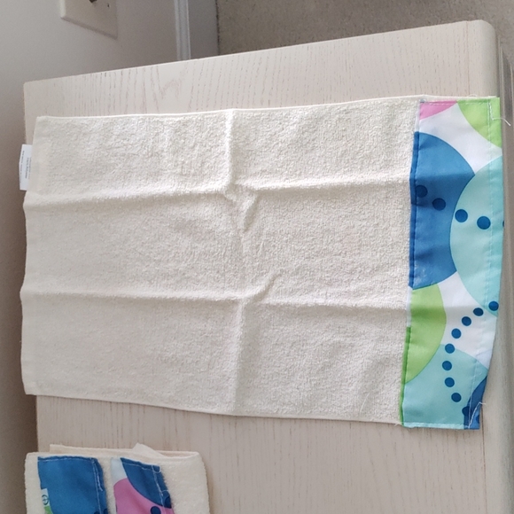 Matching Colorful Bath Set - Picture 7 of 14